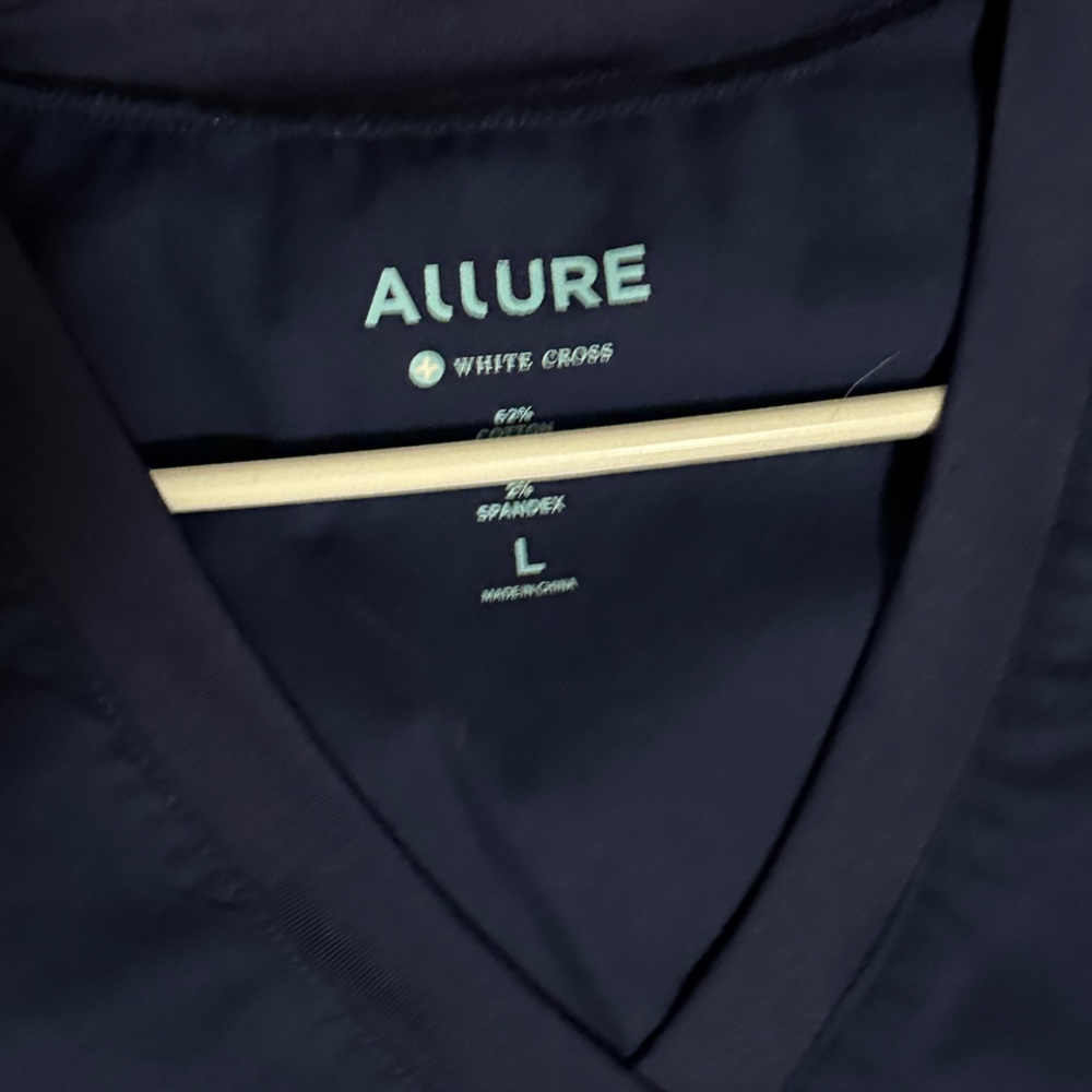 Allure scrub set